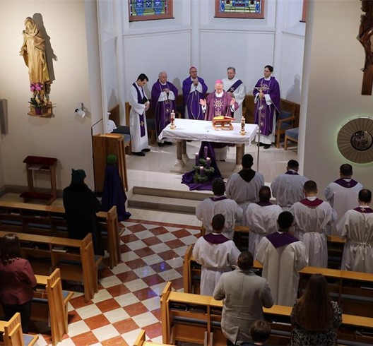 Nadbiskup Kutleša slavio misu u zajedništvu s djelatnicima Nadbiskupskog duhovnog stola